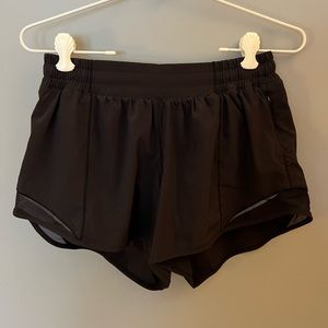 LULULEMON SHORTS HOTTY HOT 2.5